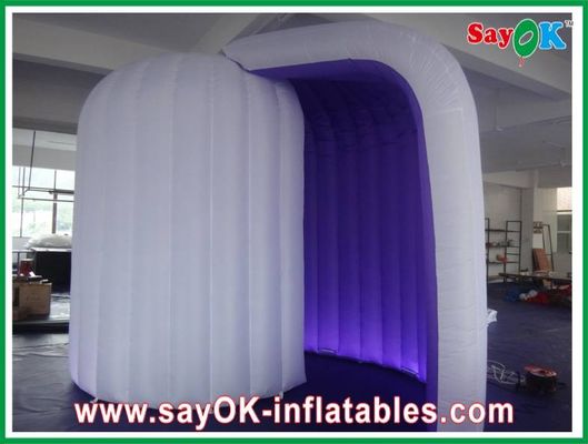 نوار استخدام غرفه عکس بادی سفید بیرونی غرفه عکس بادی بنفش چاپ آرم داخلی گرد